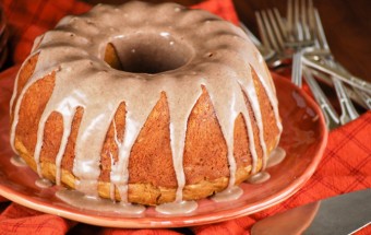 pumpkin_cake_with_cinnamon_glaze