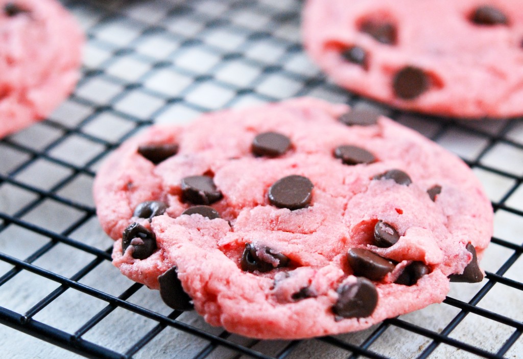 Strawberry Chocolate Chip Cookies - Gonna Want Seconds