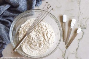 How to make Louisiana Crunch Cake, whisking the dry ingredients