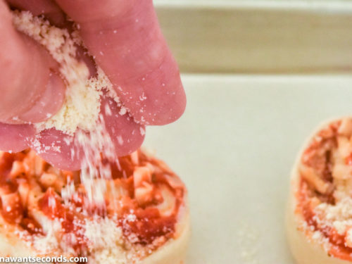 How to make Pizza Pinwheels, sprinkling cheese