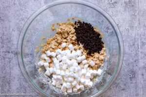 How to make Avalanche Bars , add marshmallows and chocolate chips