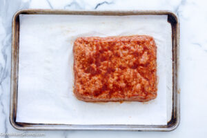 how to make easy brown sugar meatloaf, Pour half the topping over the meatloaf