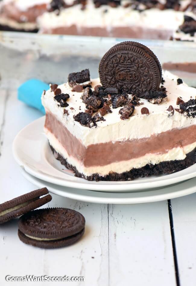 easy chocolate lasagna recipe topped with crushed oreos 