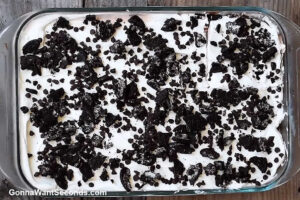 how to make oreo lasagna easy chocolate lasagna recipe , topping it with crushed oreos