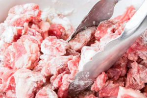 Step 1 How To Make Beef Noodle Soup, Coating pieces of cubed beef with flour