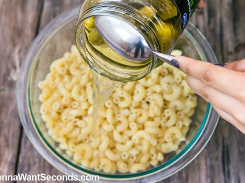 how to make dill pickle pasta salad , Pouring pickle juice to pasta