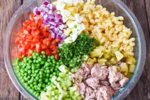 How to make on a serving dish tuna macaroni salad with celery mixing ingredients in the bowl