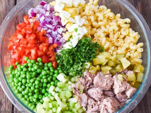 How to make on a serving dish tuna macaroni salad with celery mixing ingredients in the bowl