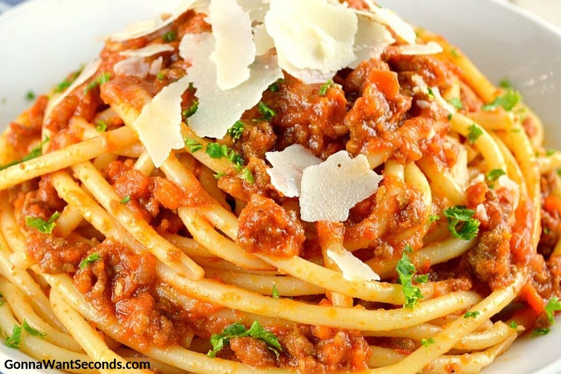 Spaghetti with Ragu Bolognese on a plate