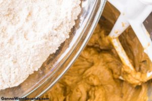 How to make Lebkuchen, adding flour