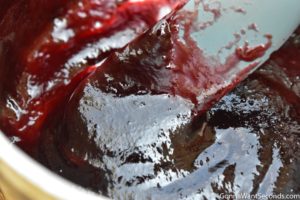 How to make Linzer Cookies, cooking raspberry jam