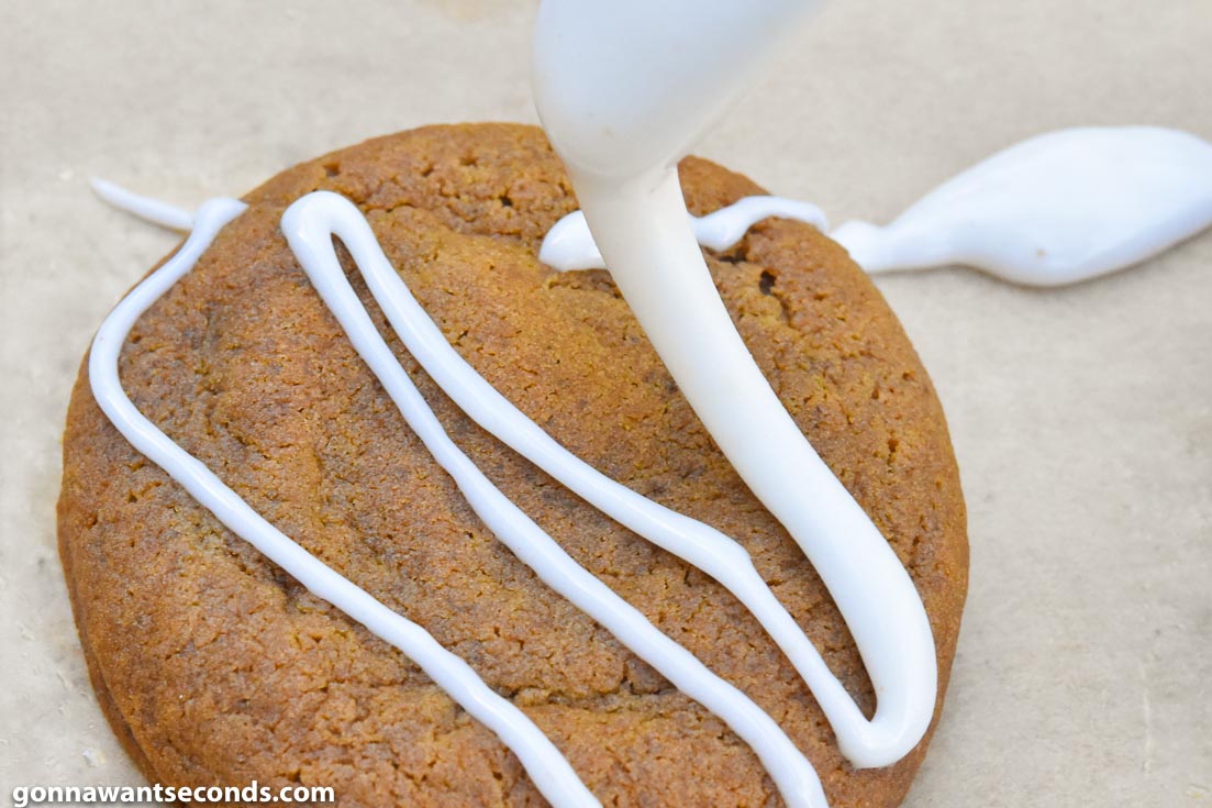 How to make Soft Gingerbread Cookies, glazing cookies