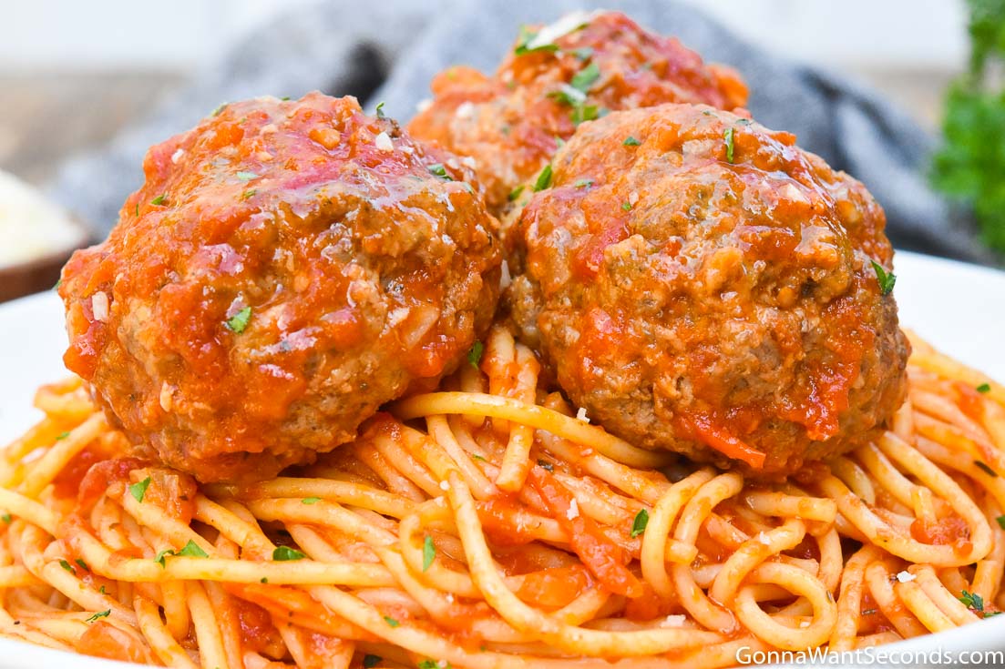 Spaghetti Recipes, spaghetti and meatballs recipe on a plate