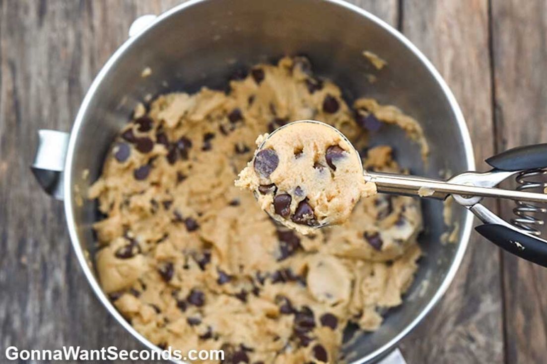 How to make Alton Brown chocolate chip cookies, scooping cookie dough