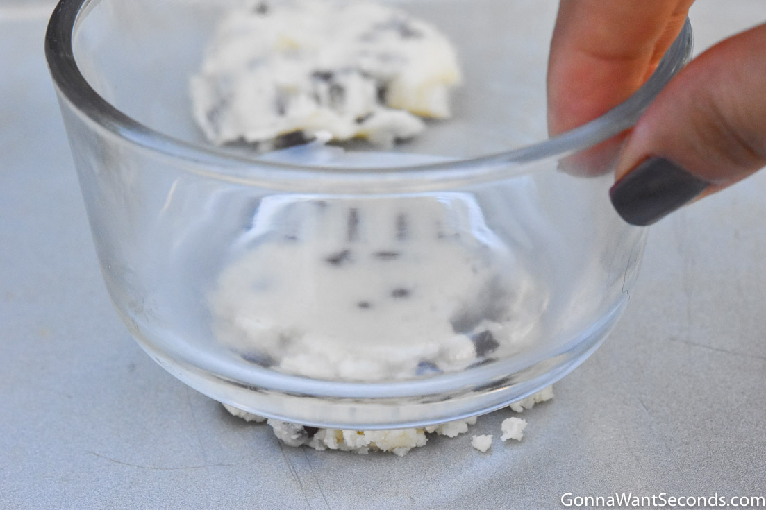 How to make chocolate chip shortbread cookies, flattening the dough