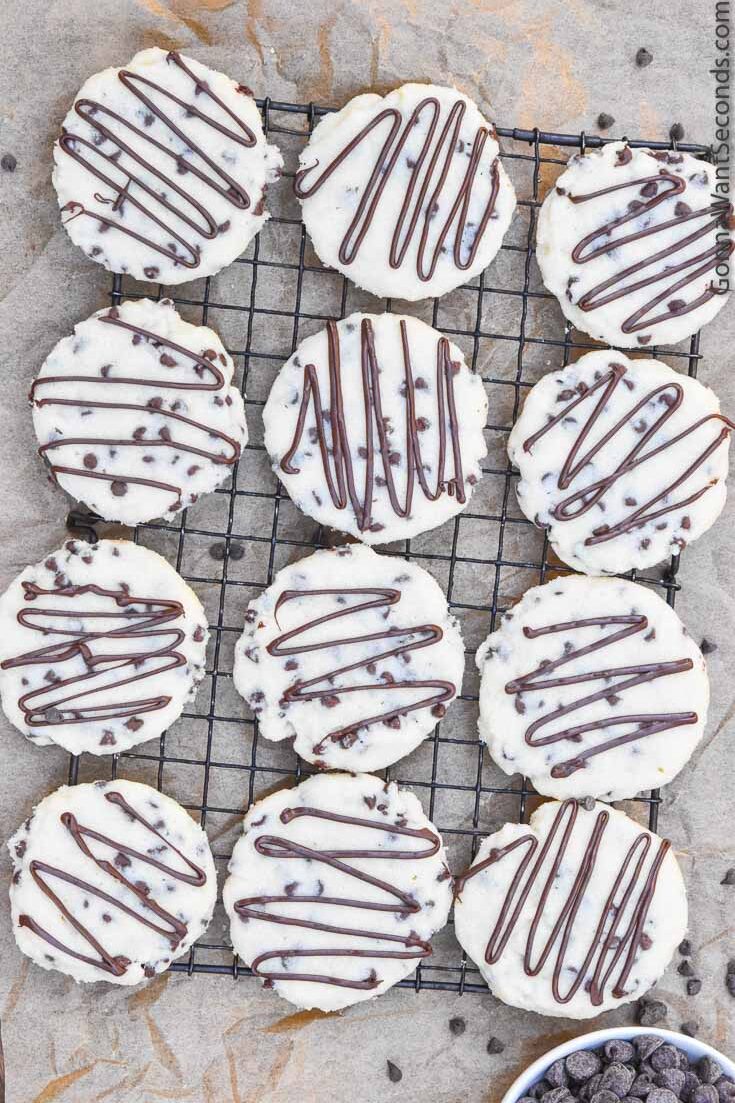 chocolate chip shortbread cookies on a cooling rack