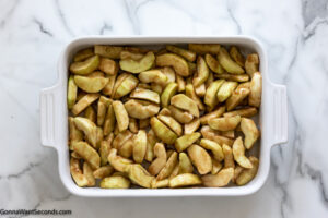how to make apple crisp topping , transfering the filling to the baking dish