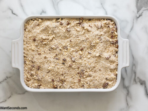 how to make oatmeal apple crisp , topping the toppings over the fillings