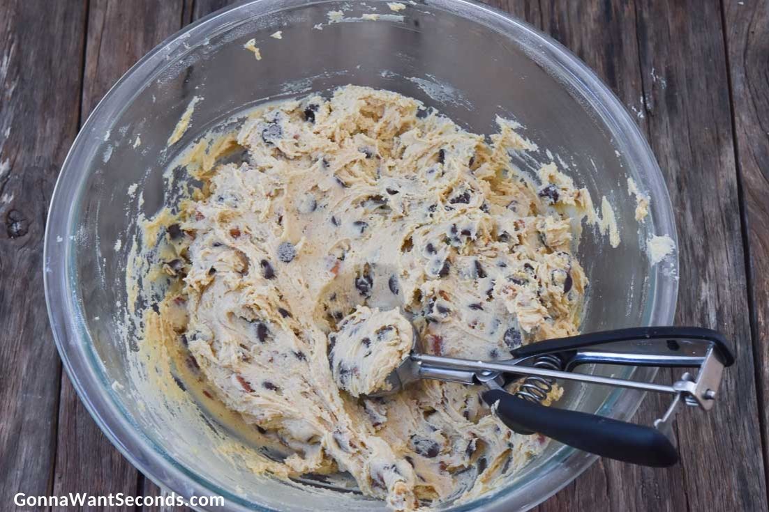 how to make Toll House cookies, scooping the dough 