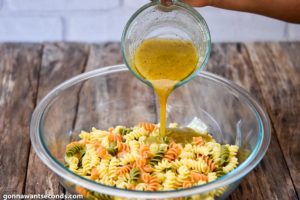 How to make pasta salad with italian dressing mix, pouring Italian dressing to the pasta
