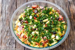 How to make pasta salad with cheese cubes and italian dressing, adding fresh basil and parsley in the mixture
