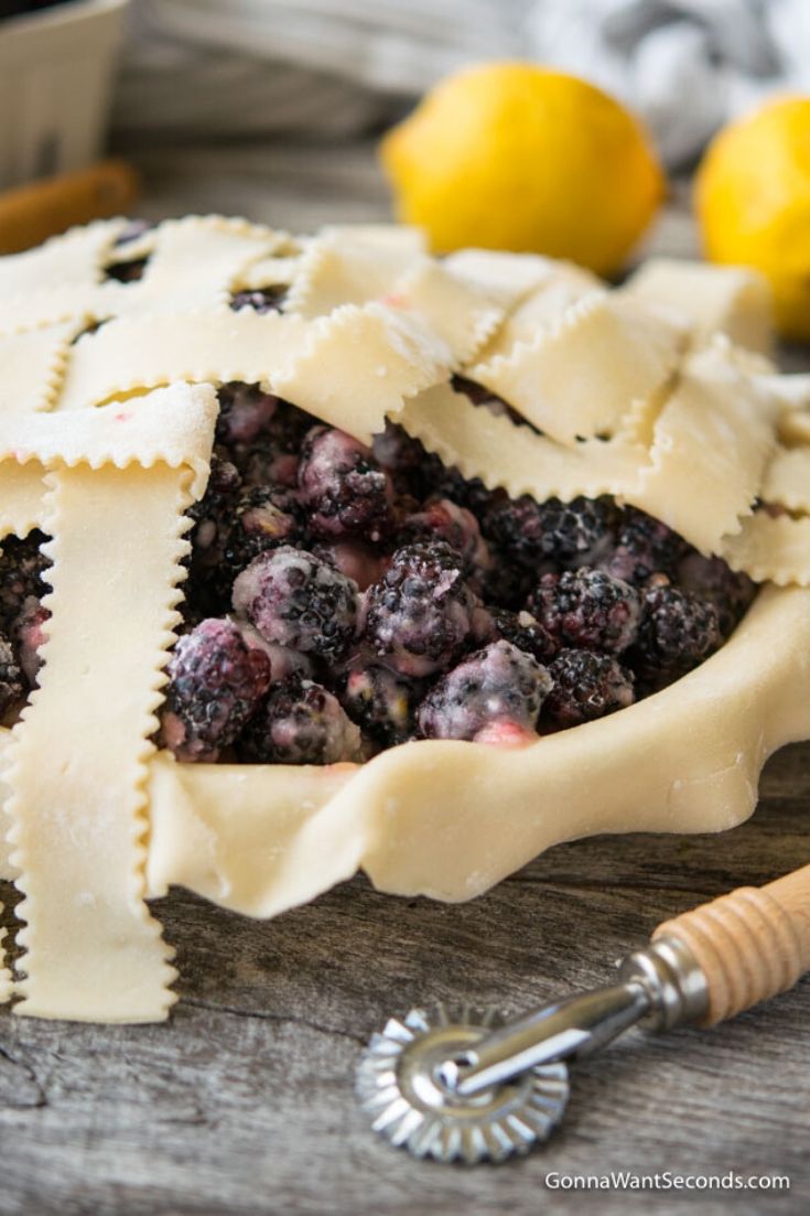 putting lattice over blackberry pie