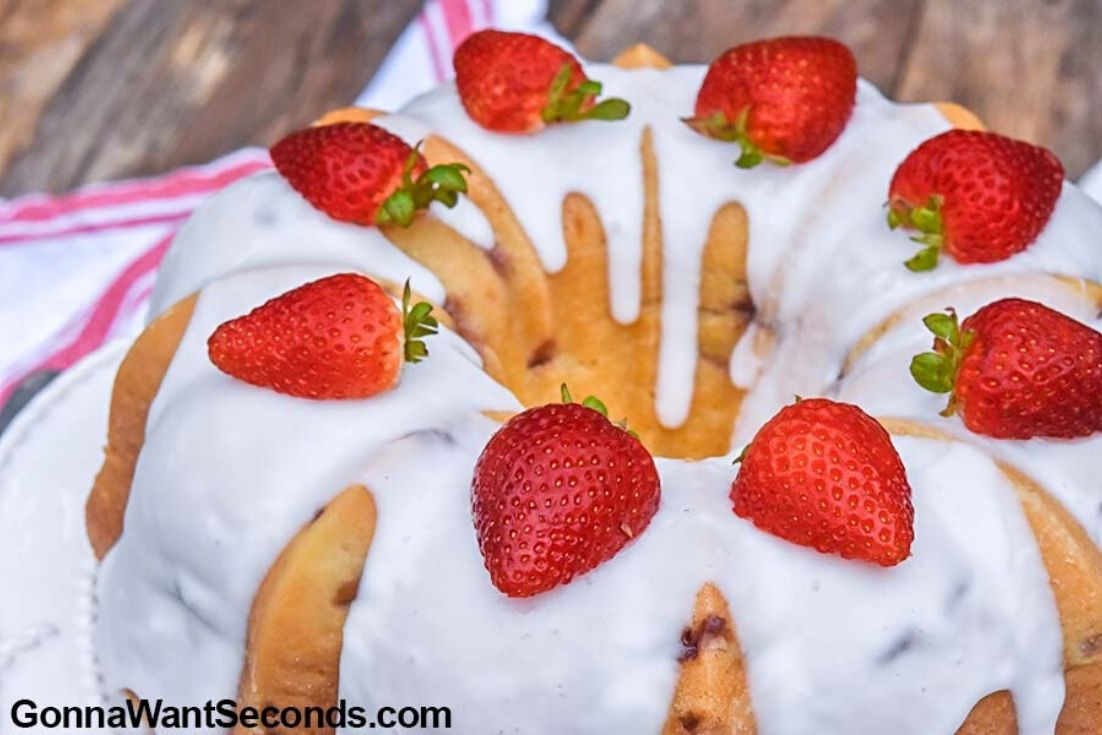 strawberry pound cake with glaze topped with fresh strawberries