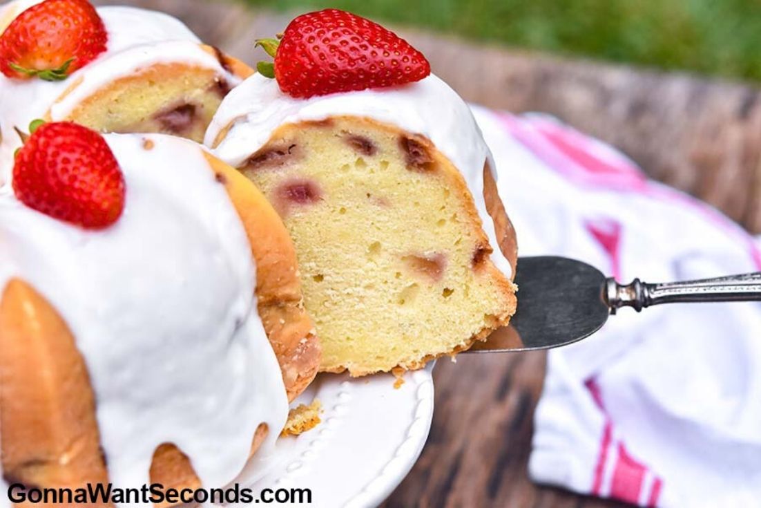 Easter Brunch Recipes, Strawberry pound cake topped with fresh strawberries