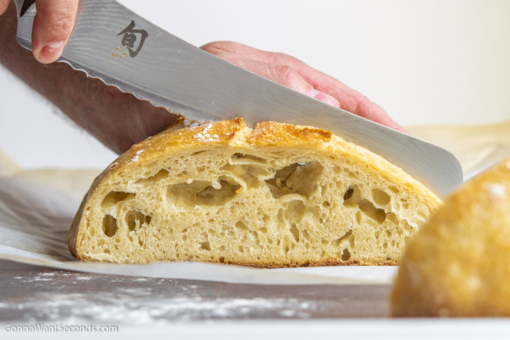 slicing no knead bread