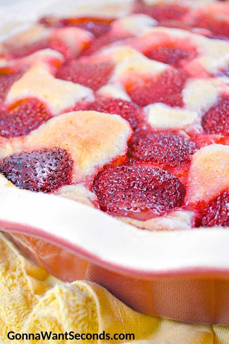 Strawberry cake in a decorative pie plate 