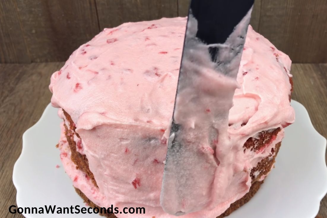 How to make strawberry layer cake, frosting the cake
