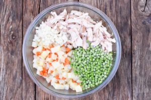 How to make KFC chicken pot pie, mix chicken, potatoes, carrots, peas, onion in a mixing bowl