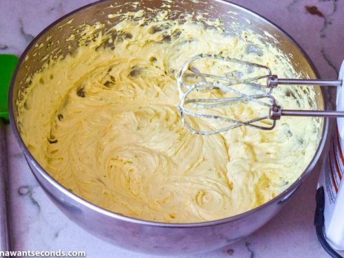 How to make Margarita Cake, mixing the ingredients