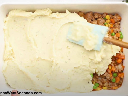 How to make Alton Brown Shepherd's Pie, spreading mashed potatoes on top of the meat filling