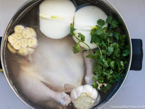 How to make pozole verde, chicken and other ingredients in a pot for boiling