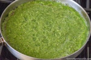 How to make chicken pozole verde, making the salsa verde darker green