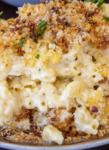 smoked gouda mac and cheese on a plate