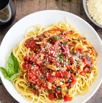 pomodoro sauce on top of spaghetti