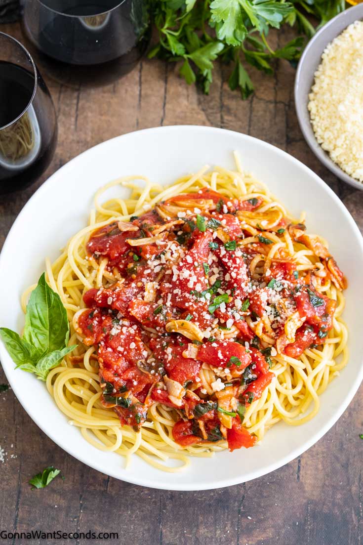 pomodoro sauce on top of spaghetti