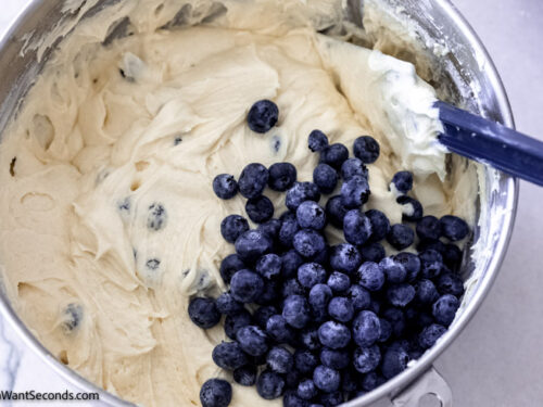 How to make blueberry pound cake bundt, folding the fresh blueberries to the batter