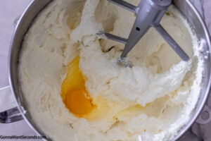 How to make blueberry pound cake bundt, adding egg to the butter and cream mixture