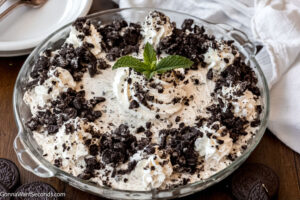 A whole oreo pie with cream cheese