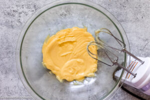 How to make Cool Whip Frosting, beat the ingredients