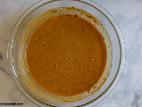 How to make crustless pumpkin pie cupcakes , mixing all ingredients in a mixing bowl