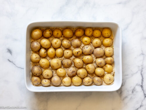 how to make parmesan crusted potatoes , arrange potatoes