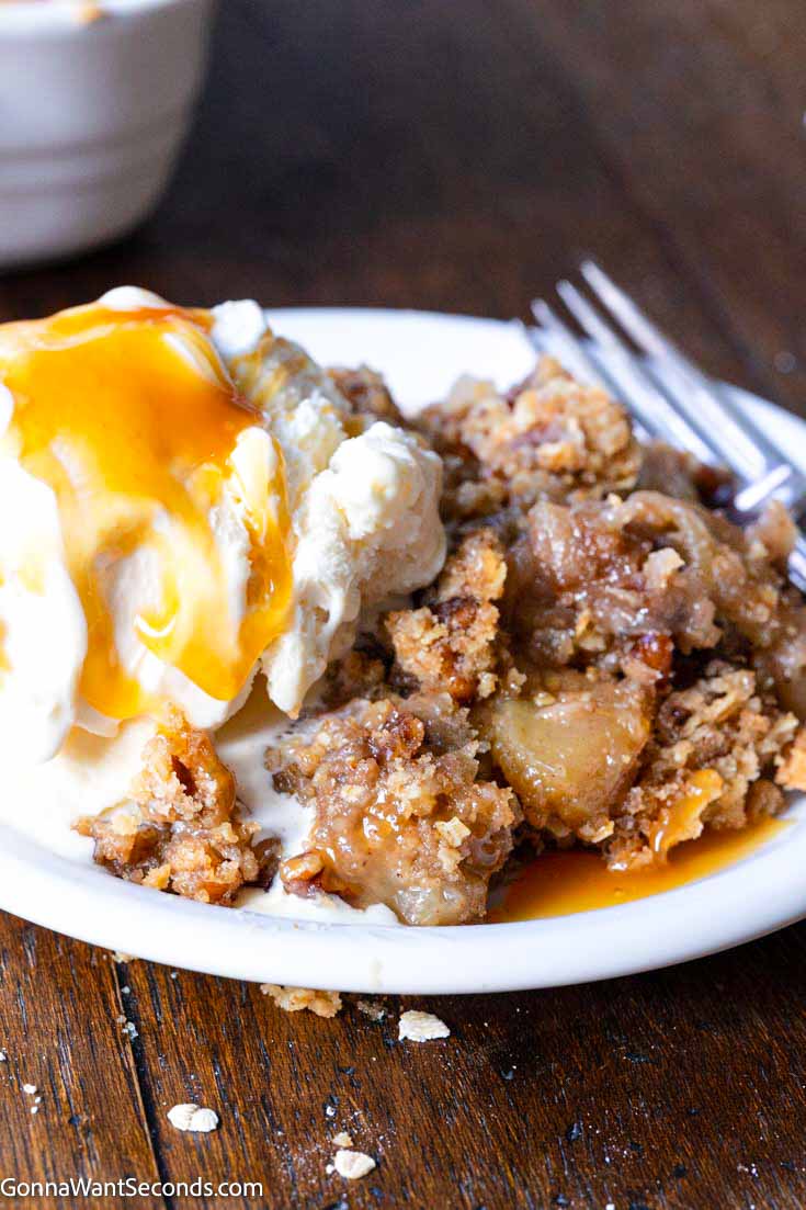 Always a classic, Apple Crisp is sure to be a crowd-pleaser with sweet apple filling balancing a generous crisp top that just begs for a scoop of ice cream! #applecrisp #appledesserts