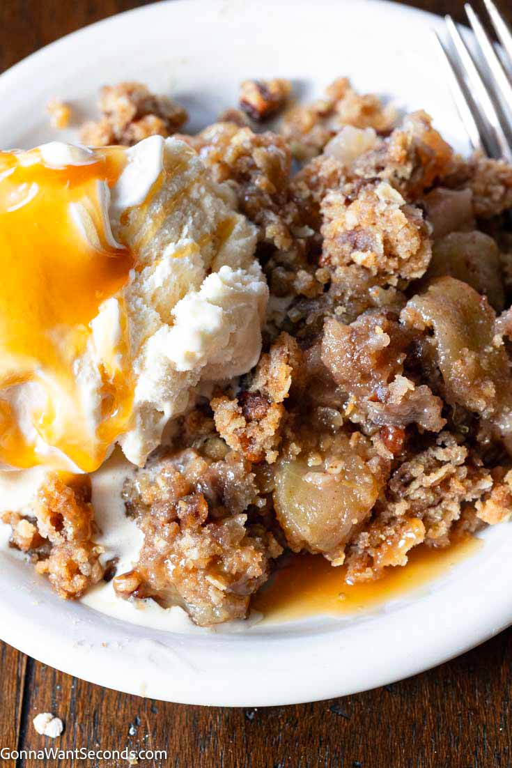Always a classic, Apple Crisp is sure to be a crowd-pleaser with sweet apple filling balancing a generous crisp top that just begs for a scoop of ice cream! #applecrisp #appledesserts