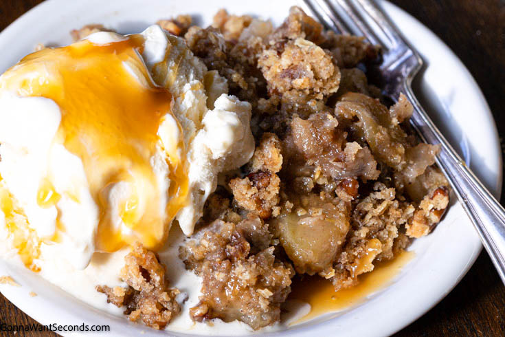 apple crisp pie with ice cream on the side