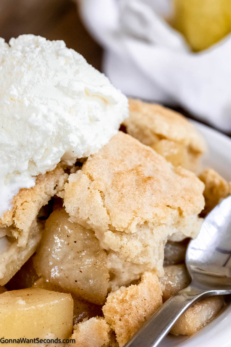 pear cobbler with fresh pears and vanilla ice cream on top