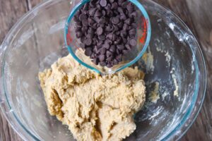 How to make soft chocolate chip cookies , adding the chocolate chips